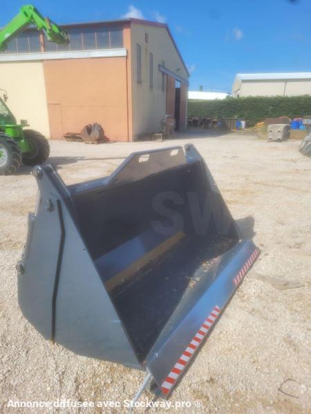 Photo Merlo godet multifonctions  image 1/4