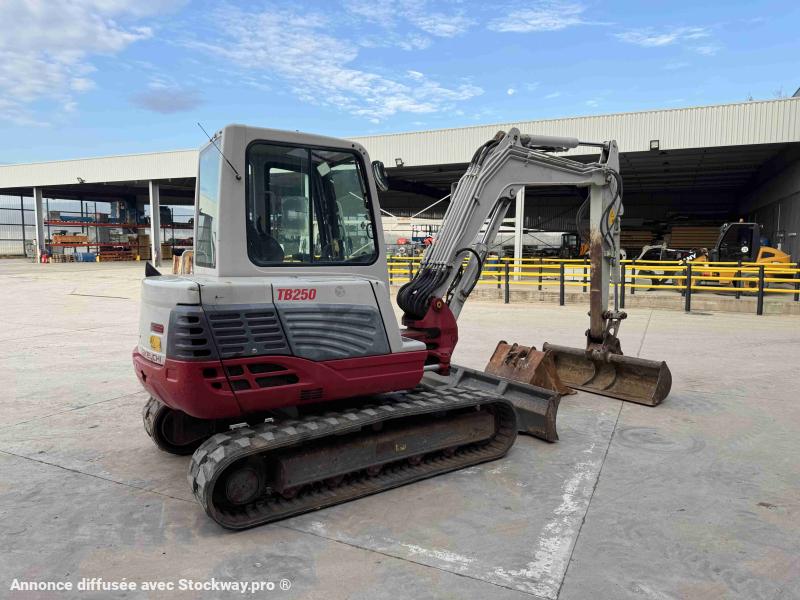 Photo Takeuchi TB 250  image 2/5