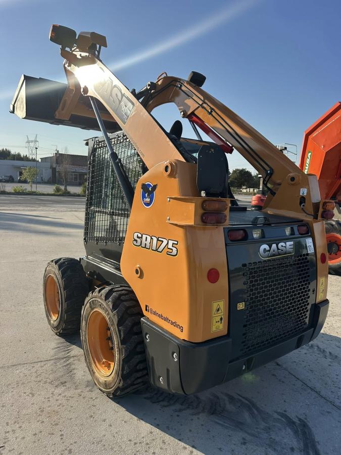 Pá carregadora Case SR175