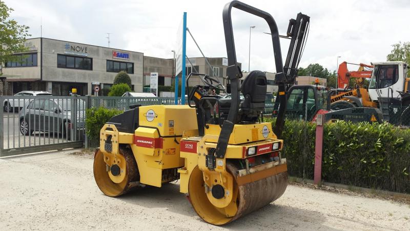 Compactador Dynapac CC142