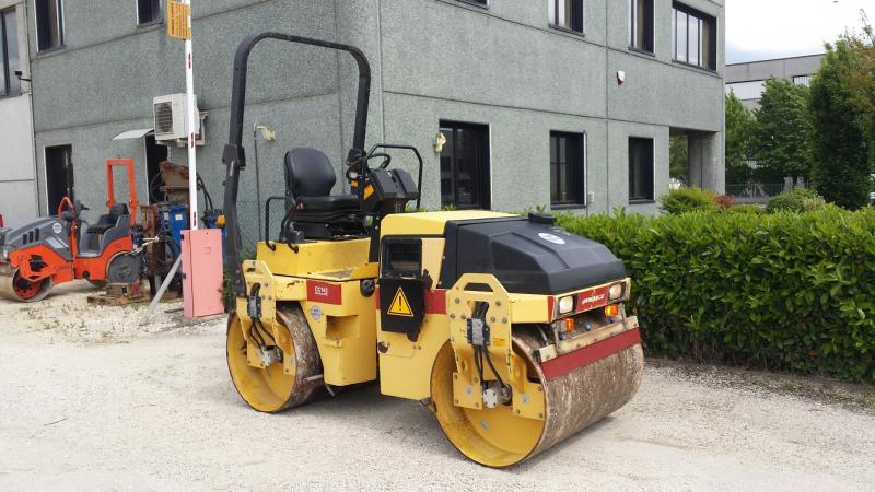 Compactador Dynapac CC142