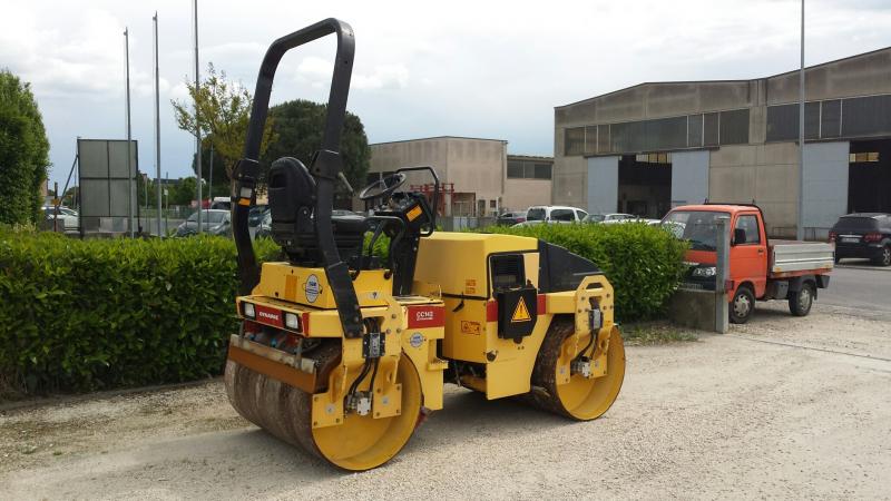 Compactor / roller Dynapac CC142