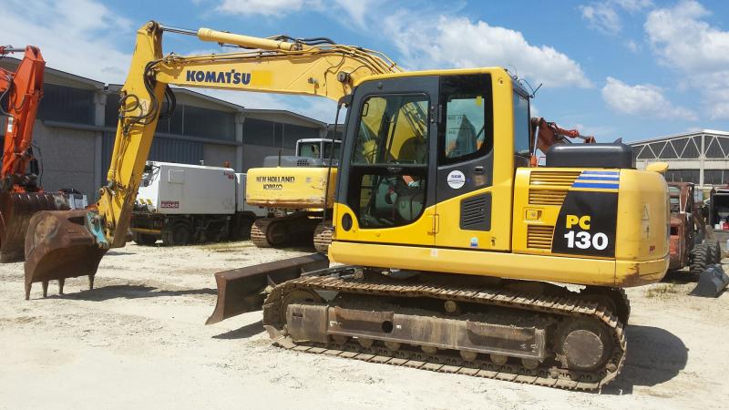 Escavadora Komatsu PC130-8