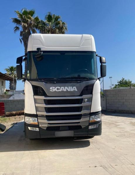 Ciągnik siodłowy Scania R 450