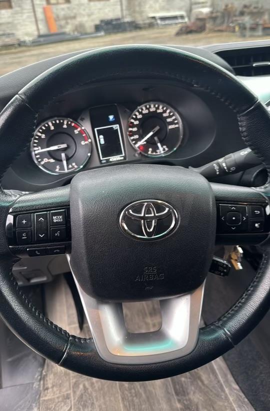 Carro Toyota HiLux