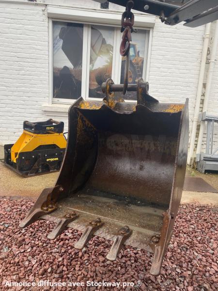 Photo JCB LOT 3 GODETS CURAGE ET TERRASSEMENT 1M50/80CM/60CM  image 2/9
