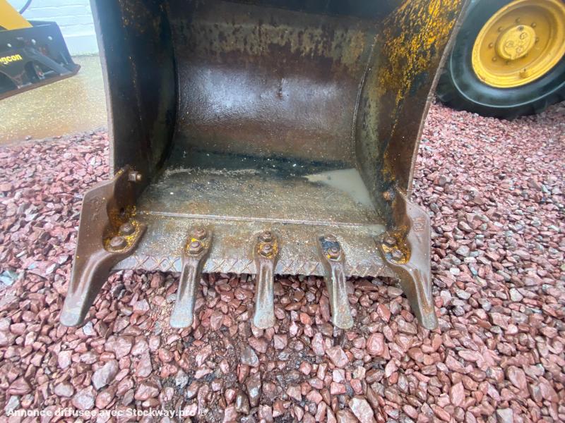 Photo JCB LOT 3 GODETS CURAGE ET TERRASSEMENT 1M50/80CM/60CM  image 8/9