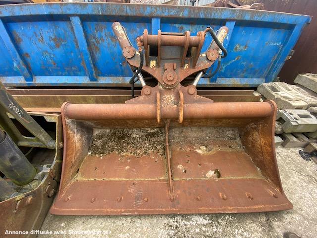 Photo VERACHTER ORIENTABLE & TERRASSEMENT 2M & 1M50  image 1/5