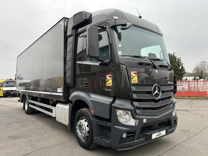 Mercedes Actros 1830