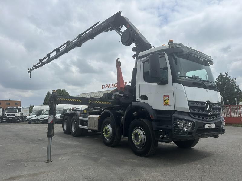 Camion Mercedes Arocs 3240