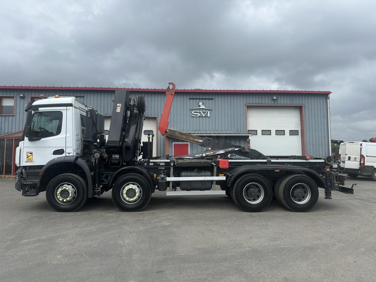 Camion Mercedes Arocs 3240