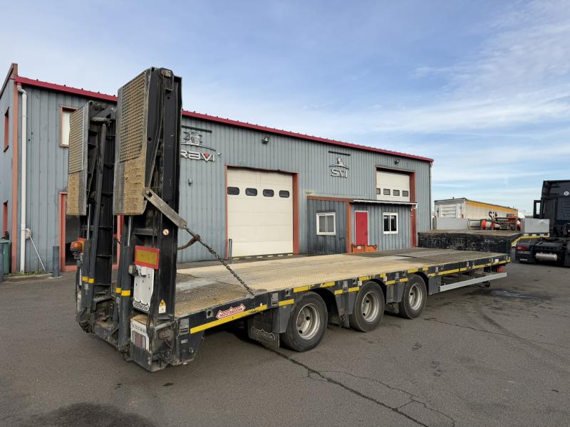 Semi-trailer Nooteboom PORTE ENGINS