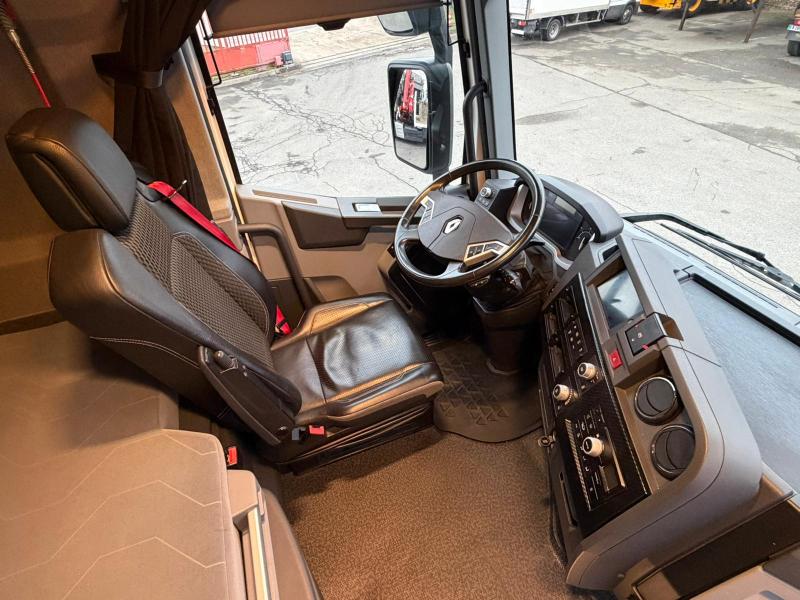 Trattore Renault T-High