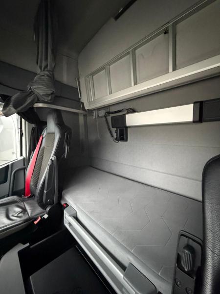 Trattore Renault T-High