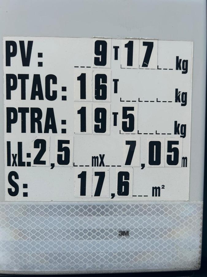 Camião Iveco Eurocargo 160E28