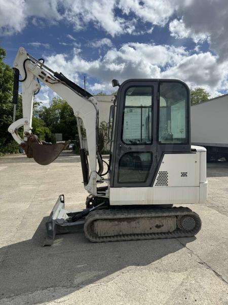 Excavadora Bobcat 325