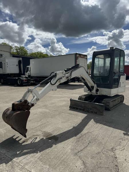 Excavadora Bobcat 325