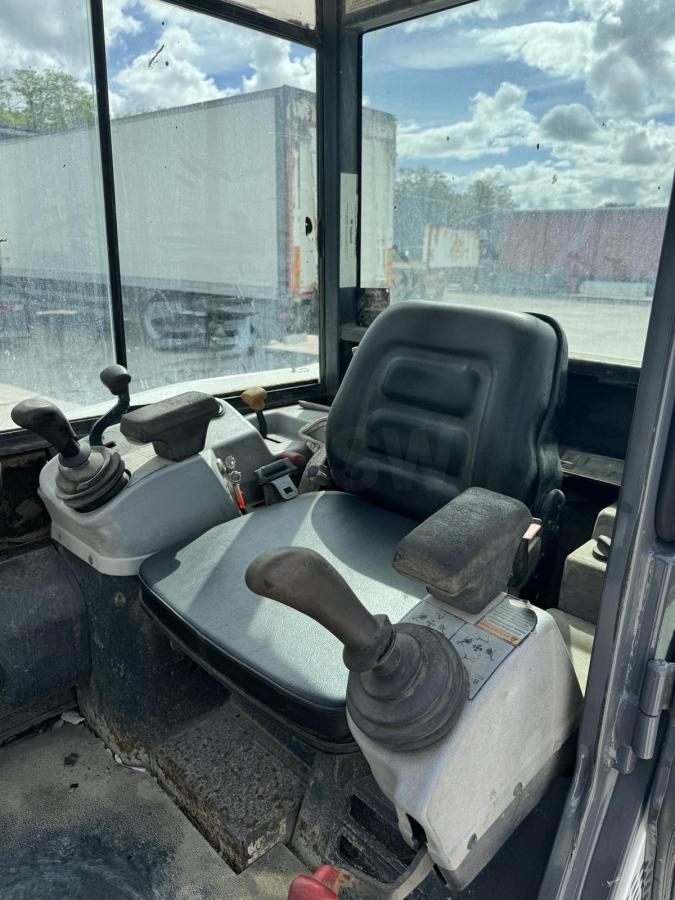 Excavadora Bobcat 325