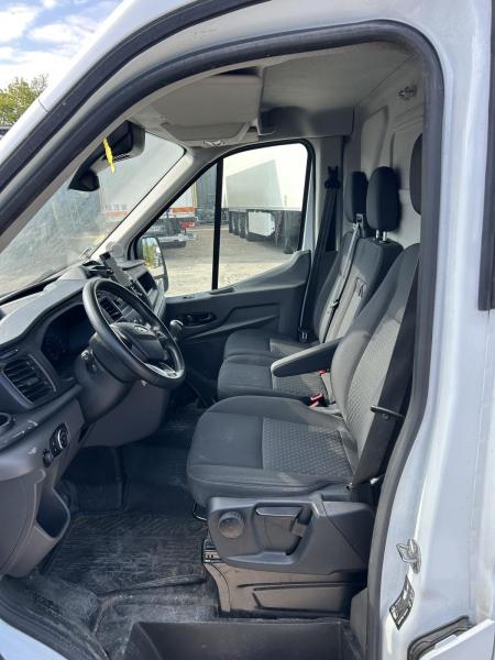samochód dostawczy Ford Transit