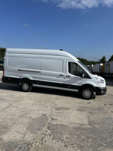 samochód dostawczy Ford Transit