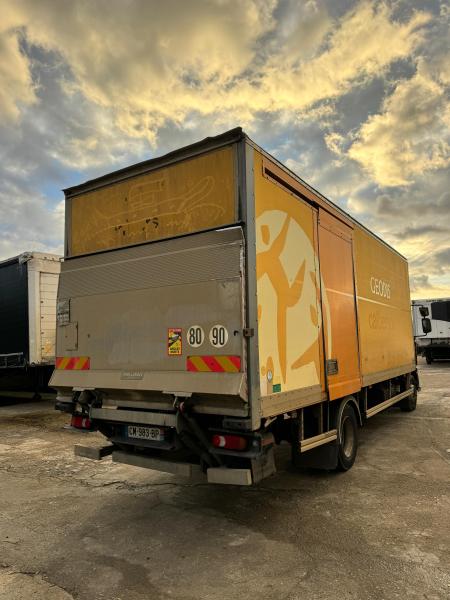 vrachtwagen Renault Midlum 220