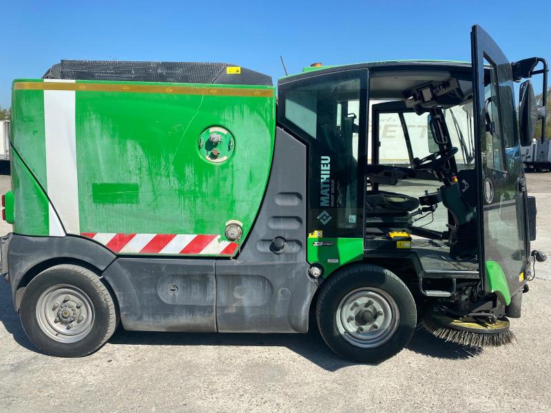 Road network trucks Mathieu Azura