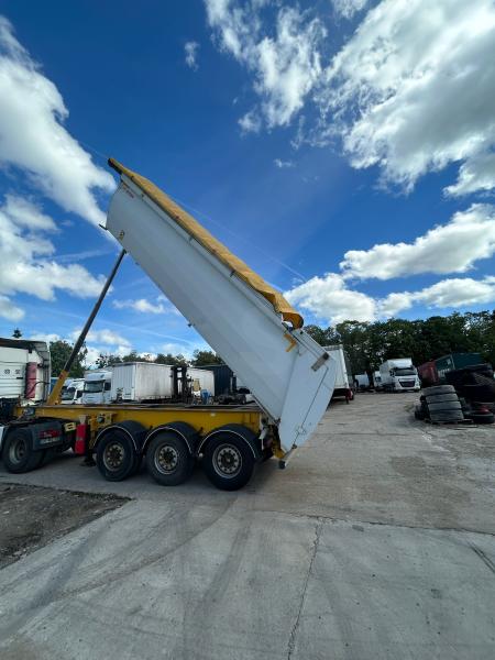 Semi-trailer Stas Non spécifié