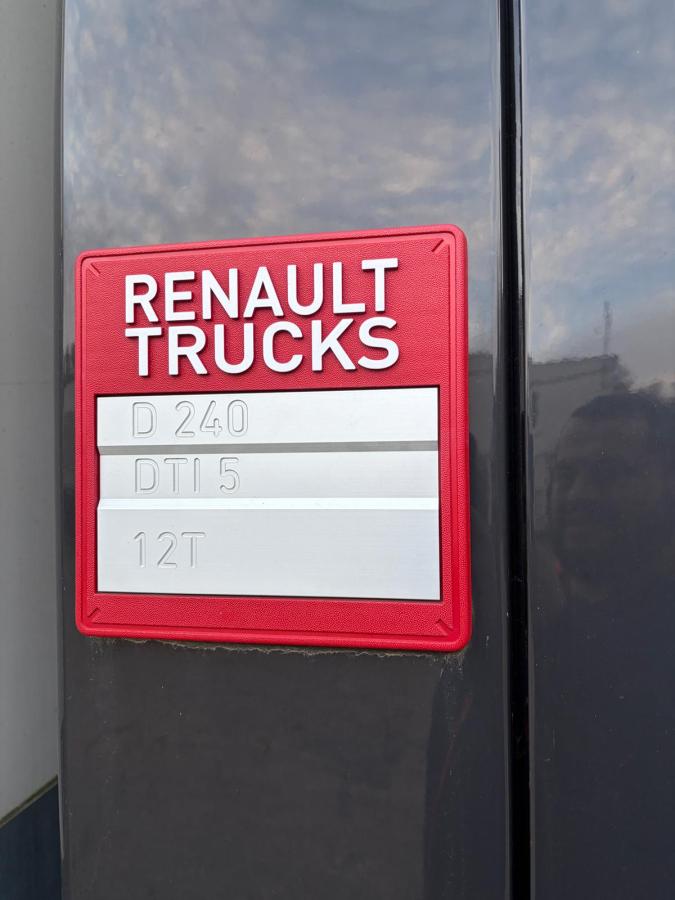 Camion Renault D-Series 240.12