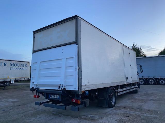 Camion Renault Midlum 180