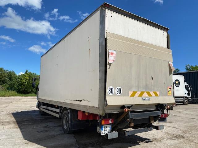 Camion Renault Midlum 220