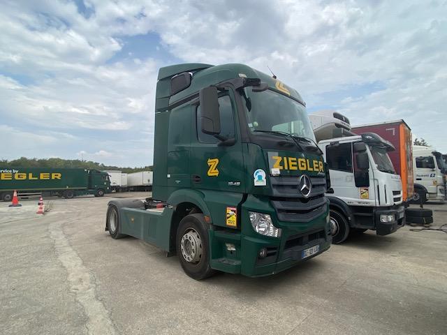 Tracteur Mercedes Actros 1845