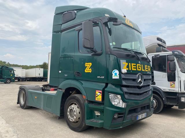 Tracteur Mercedes Actros 1845