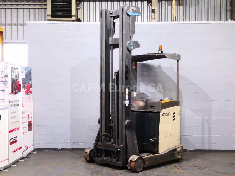 Carrello elevatore retrattile Crown ESR5000-1.4