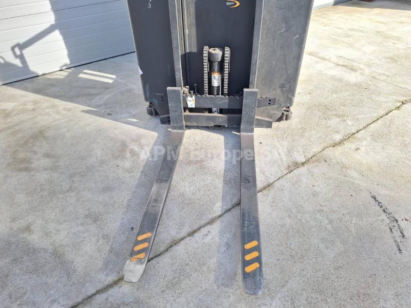 Order picker Crown SP3522-1.0