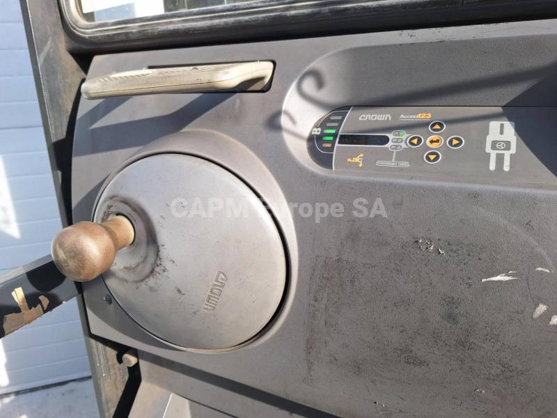 Order picker Crown SP3522-1.0