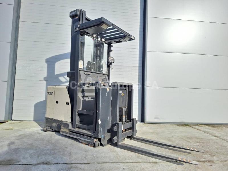 Order picker Crown SP3522-1.0