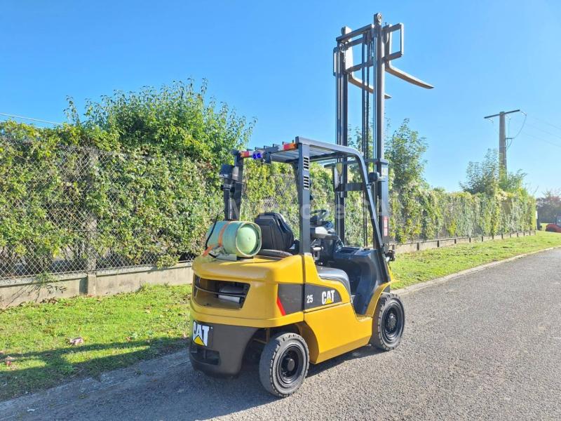 Carretillas elevadoras Caterpillar GP25NTD