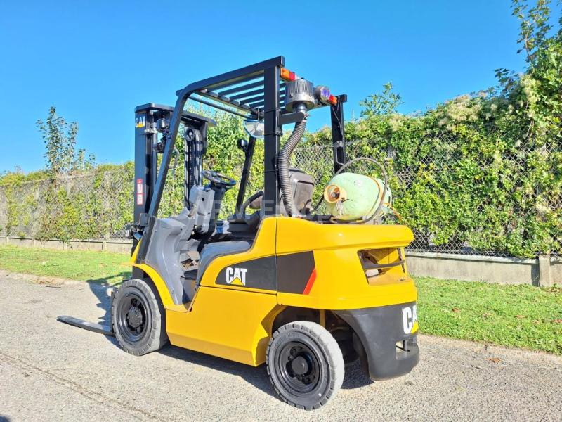 Carrelli elevatori Caterpillar GP25NTD