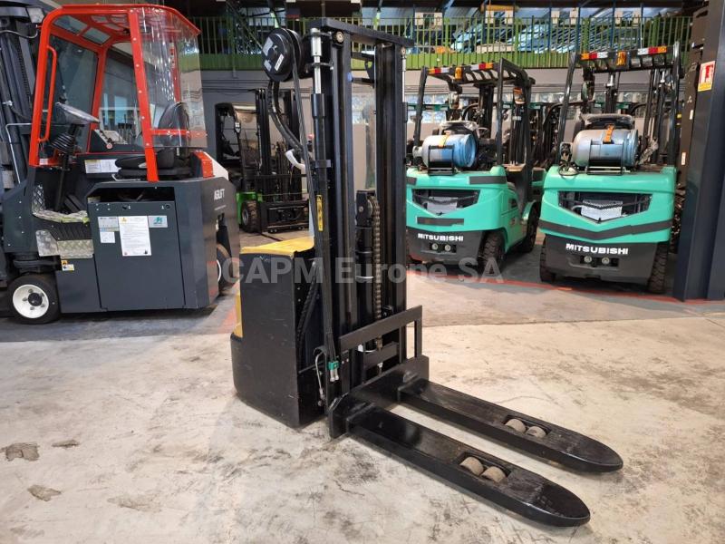 Stacker Caterpillar NSP16N2