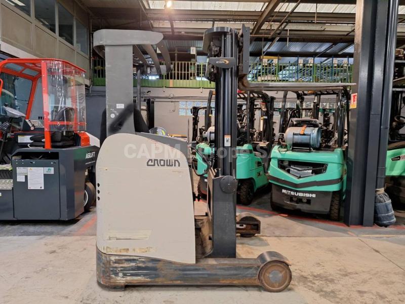 Carrello elevatore retrattile Crown ESR5240-1.4