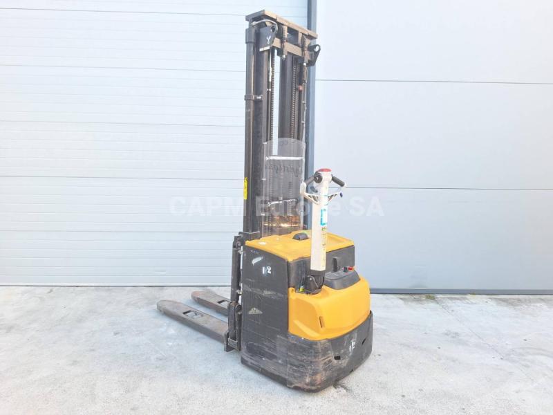 Stacker Caterpillar NSP16N2