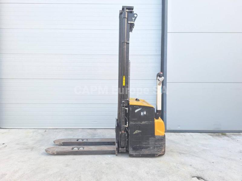 Stacker Caterpillar NSP16N2