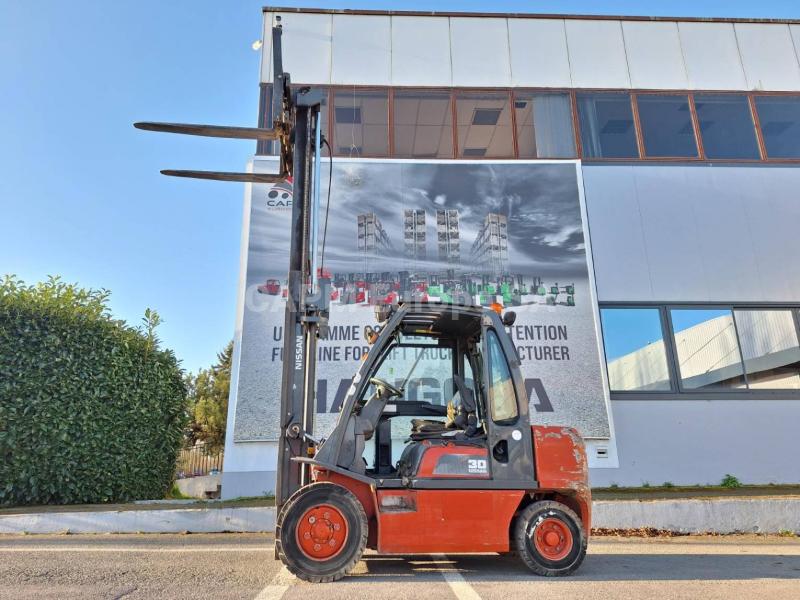 Carretillas elevadoras Nissan FGDO2A30Q