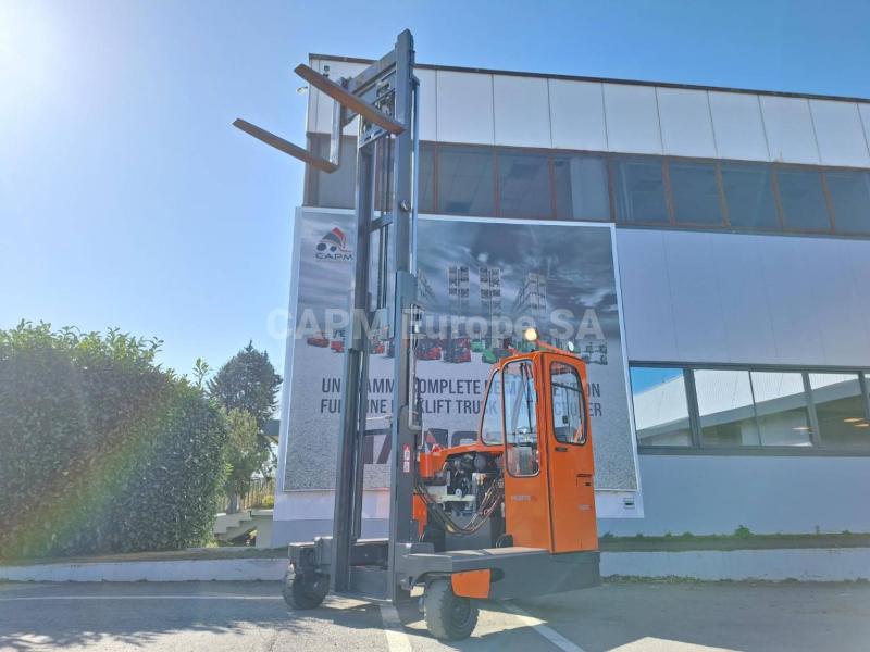 multi directional forklift Hubtex DQ45D