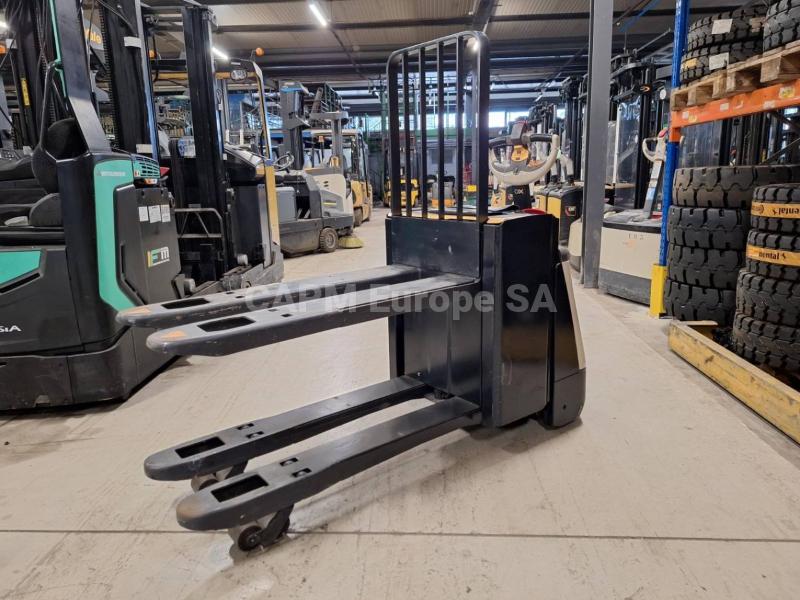 Pallet truck Crown WP3080