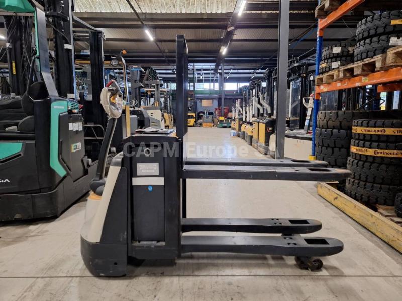 Pallet truck Crown WP3080