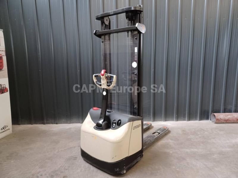 Apilador Crown WF3000-1.0FT