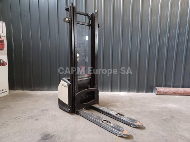 Apilador Crown WF3000-1.0FT