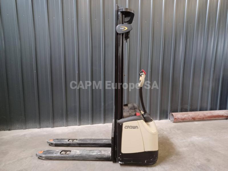 Apilador Crown WF3000-1.0FT