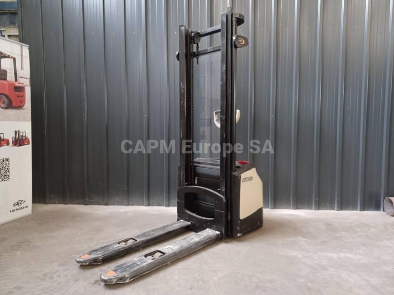 Apilador Crown WF3000-1.0FT